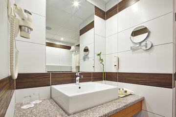 Bathroom sink