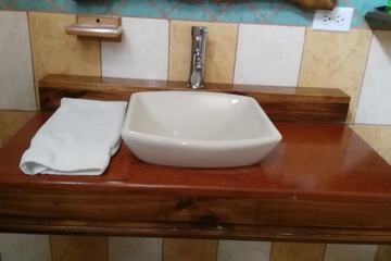 Bathroom sink