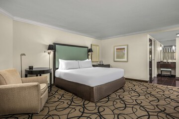 Room 72 of 131