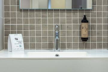 Bathroom amenities