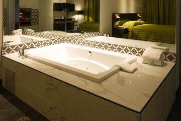 Jetted tub