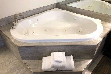 Private spa tub