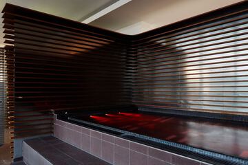 Indoor spa tub