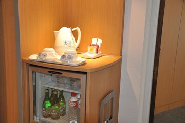 Mini-refrigerator