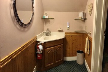 Bathroom sink