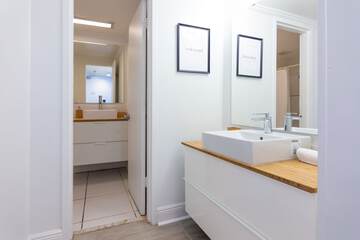 Bathroom sink