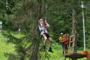 Ropes course (team building)