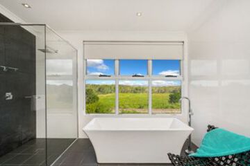 Deep Soaking Bathtub