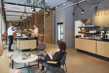 Lobby lounge