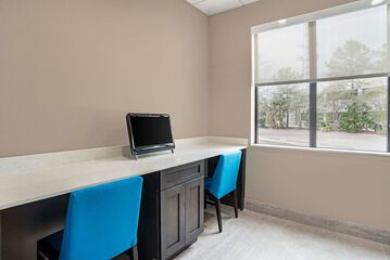 Business Center 43 of 44