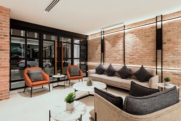 Lobby lounge
