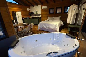 Deep soaking bathtub