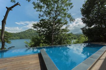 Infinity pool
