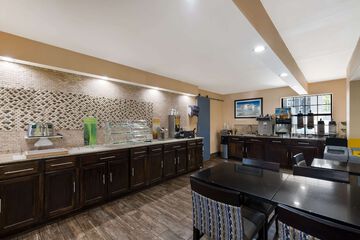 Breakfast/Coffee Service 31 of 39