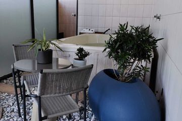 Indoor spa tub