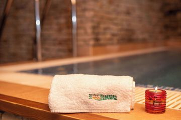 Indoor spa tub