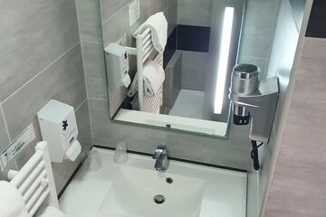 Bathroom sink