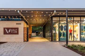 Indoor golf driving range