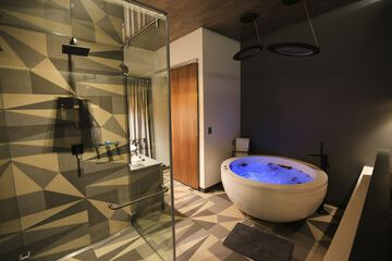 Jetted tub