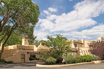 Sagebrush Inn & Suites