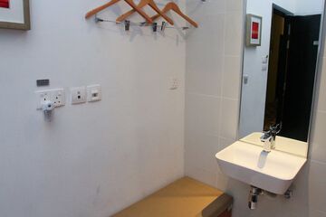 Bathroom sink