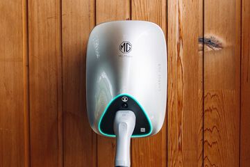 Electric vehicle charging station