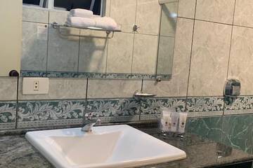 Bathroom sink