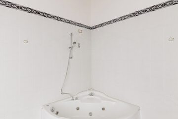 Private spa tub