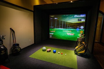 Indoor golf driving range