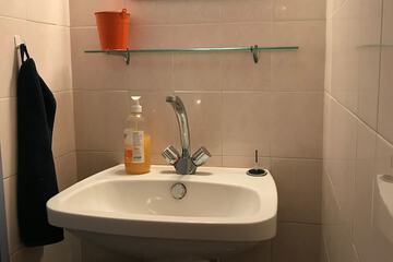 Bathroom sink