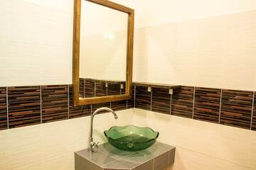 Bathroom sink