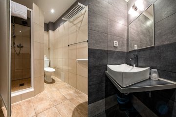Bathroom shower