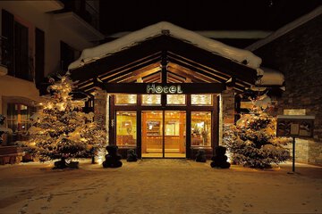 Front of property - evening/night