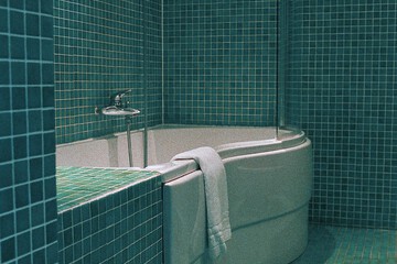 Deep soaking bathtub
