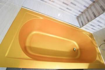 Deep Soaking Bathtub