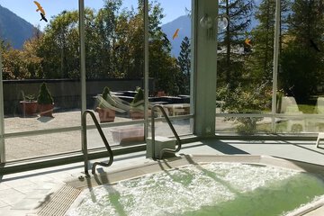 Indoor spa tub