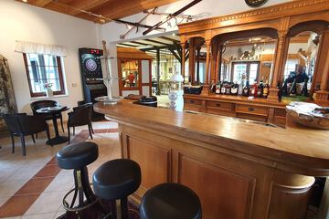 Sports bar