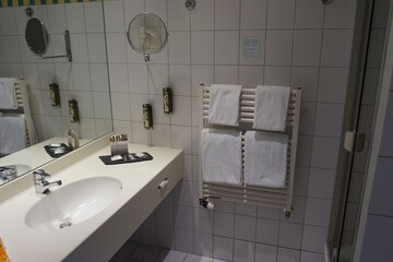 Bathroom sink