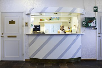 Check-in/check-out kiosk