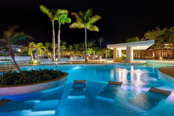 Poolside bar