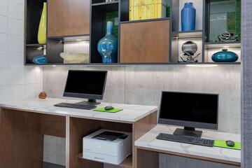 Business Center 69 of 70