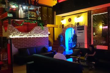 Lobby lounge