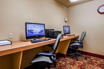 Business Center 25 of 25