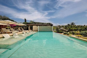 Infinity pool