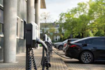 Electric vehicle charging station