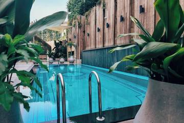 Indoor/outdoor pool