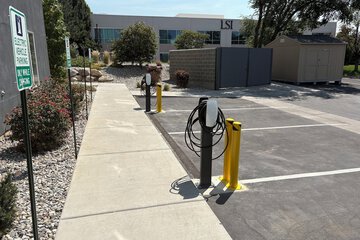 Electric vehicle charging station