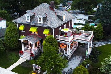 Olde Square Inn Bed & Breakfast