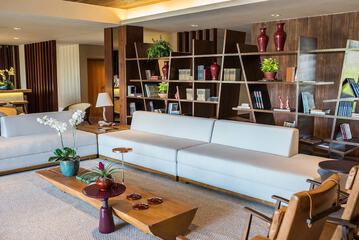Lobby lounge