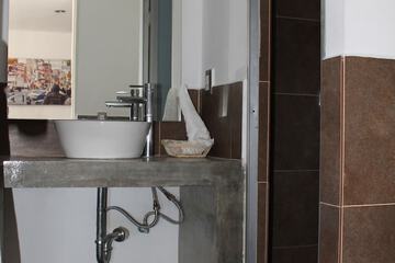 Bathroom sink